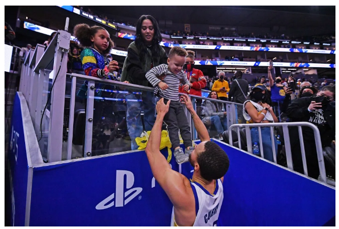 Inspiredlovers Screenshot_20220112-095258 How Steph Curry’s son Canon presents Klay Thompson with game ball after return NBA Sports  Steph Curry’s son Canon Steph Curry’s son NBA Memphis Grizzlies Klay Thompson Ja Morant Golden State Warriors Canon presents Klay Thompson with game ball Canon Curry 