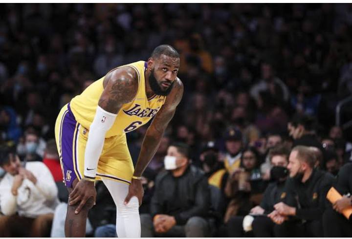 Inspiredlovers Screenshot_20220205-230231 Shams Charania reported the latest update on the knee injury LeBron James is... NBA Sports  Shams Charania NBA Lebron James Lakers 