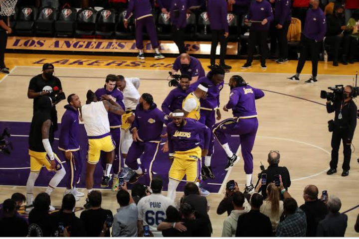 Inspiredlovers Screenshot_20220211-223842 NBA World Roar as Lakers get the.. NBA Sports  Russell NBA Lebron James Lakers 