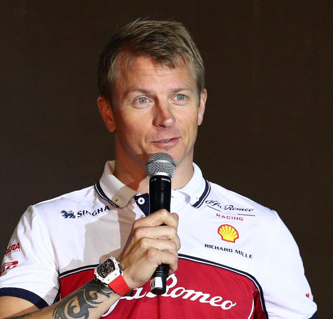 Inspiredlovers Kimi-R Kimi Raikkonen helped a dog get his drink leaving a Ferrari officer awestruck Boxing Sports  NASCAR News Kimi Raikkonen Formula 1 F1 News 