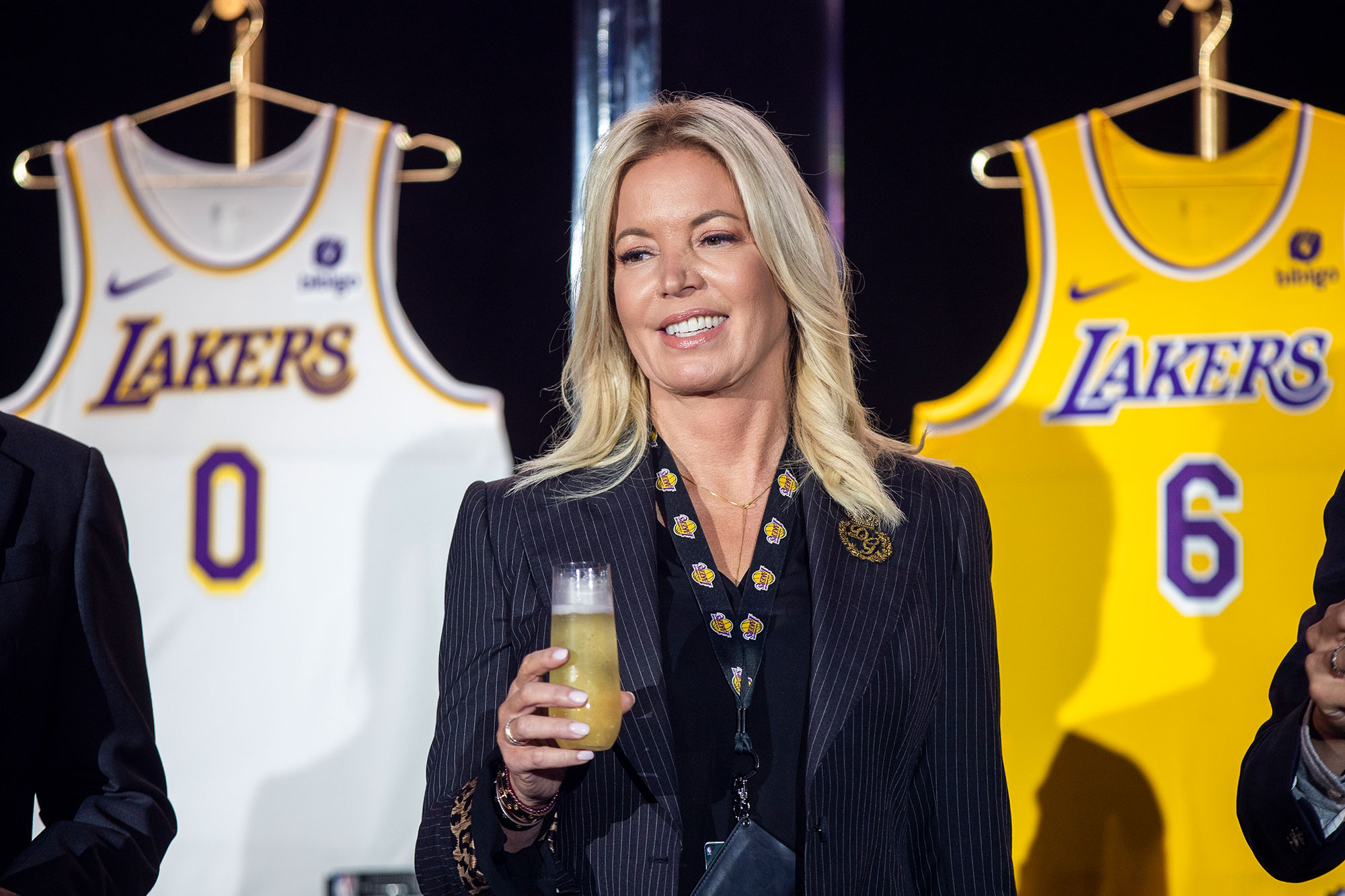 Inspiredlovers jeannie-buss-lakers-tweet-on-lebron-and-kobe-bryant Lakers Owner Jeanie Buss hit hard on Lebron James with her latest tweet as she.... NBA Sports  Russell Westbrook NBA News Lebron James Lakers owner Jeanie Buss Lakers News Kyrie Irving Kobe Bryant Jeanie Buss 