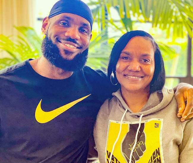 Inspiredlovers LeBron-James-Mom-Gloria-James Billionaire LeBron James’ mother Gloria was arrested during a... NBA Sports  NBA News Lebron James Lakers Gloria James 