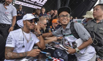 Inspiredlovers lewis-hamilton-mercedes-amg-petronas-f-team-sepang-malaysia-october-great-britain-meet-fans-formula-one-grand-178581036-400x240 Lewis Hamilton Presents a Fan With an Opportunity of a Lifetime Boxing Sports  Mercedes F1 Lewis Hamilton Formula 1 F1 News 