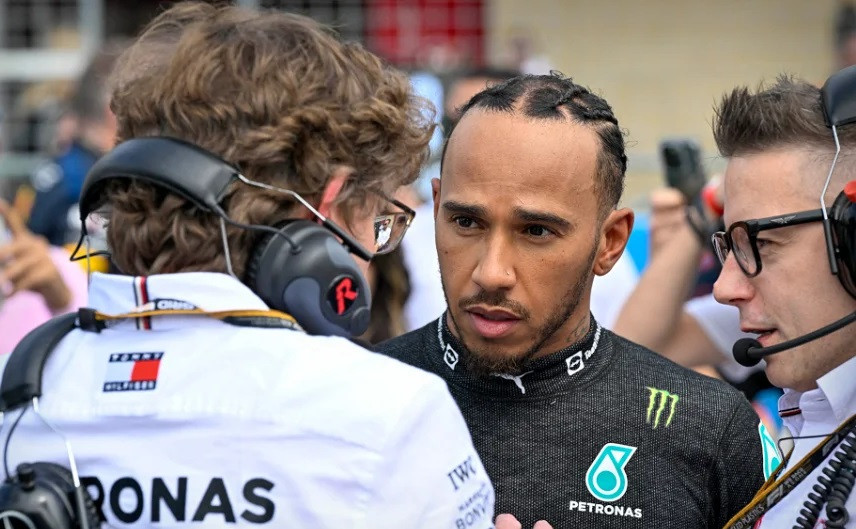Inspiredlovers ERDSA “Got to Be Sh*tting Me”: Lewis Hamilton Fans’ Deepest Fears Come Alive as... Boxing Sports  Mercedes F1 Lewis Hamilton Formula 1 F1 News 