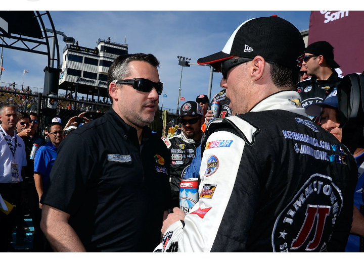 Inspiredlovers Screenshot_20230310-030453 Tony Stewart hit back at Kevin Harvick for got him fired from... Boxing Sports  Tony Stewart NASCAR News Kevin Harvick 