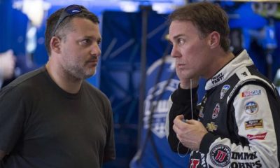 Inspiredlovers https___beyondtheflag.com_files_2016_11_9235463-tony-stewart-kevin-harvick-nascar-duck-commander-500-practice-scaled-1-400x240 Tony Stewart “Sad” After Kevin Harvick’s Announcement at LA Coliseum Boxing Sports  Tony Stewart NASCAR News Kevin Harvick 