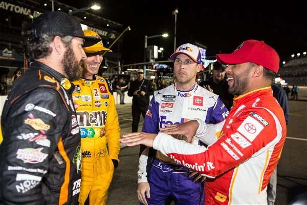Inspiredlovers imago1009943129h “I Can’t See a ******* Thing” – Bubba Wallace and Martin Truex Jr Let Rip at... Boxing Sports  NASCAR News Martin Truex Jr. Bubba Wallace 