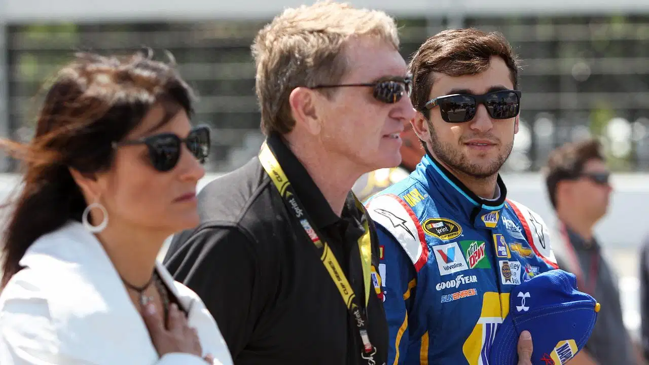 Inspiredlovers Chase-Elliott-Silences-Reporter-For-References-His-Daddy-Bill-Elliott-That-He-Doesnt-Follow-The Chase Elliott and Team Announced First Big Change Ahead of 2024 Season Boxing Sports  NASCAR News Chase Elliott 