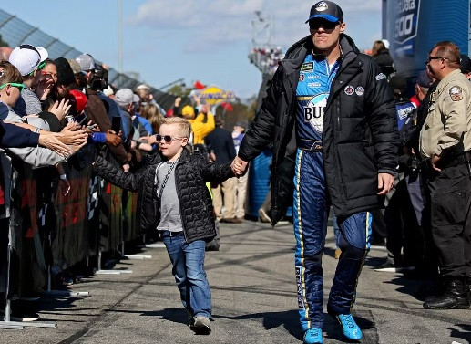 Inspiredlovers Kevin-Harvick-Proudly-Shares-Son-Keelans-Latest-Development-Whick-Makes-NASCAR-World-to-Second-Guest Fans in Stitches as Kevin Harvick Delivers a Blow to Son’s Manhood Boxing Sports  Kevin Harvick 