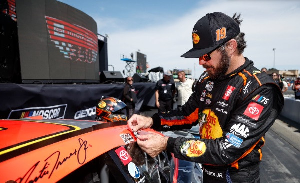 Inspiredlovers Bubba-Wallace-Takes-a-Page-from-Martin-Truex-Jr "Mastering the Art of Diplomacy: Bubba Wallace Takes a Page from Martin Truex Jr.'s Playbook in Epic Playoff Debut!" Boxing Sports  Martin Truex Jr. Bubba Wallace 