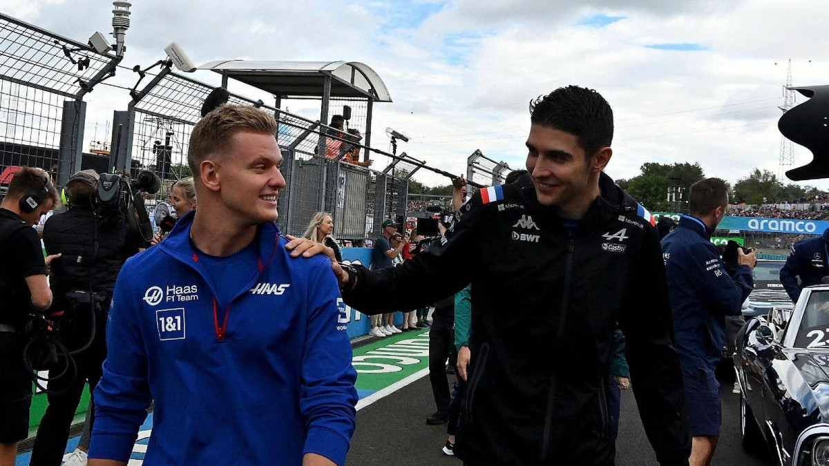 Inspiredlovers mick-schumacher-esteban-ocon-smile-grid-planetf1 Esteban Ocon’s role in Mick Schumacher’s Alpine test revealed Boxing Sports  Mick Schumacher Formula 1 F1 News 