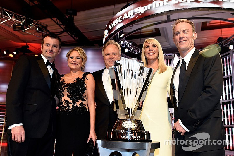 Inspiredlovers Kevin-Harvicks-crew-chief-shares-emotional-anecdote-between-him-and-Harvicks-wife “I lost it at that point” - Kevin Harvick’s crew-chief shares emotional anecdote between him and Harvick's wife Sports  NASCAR News Kevin Harvick 