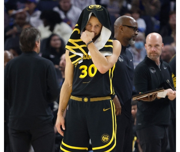 Inspiredlovers Screenshot_20240111-114925 Steph Curry expressed his disappointment and reacted to the Warriors fans who booed him when he returned to the court after an injury. He warned that... Sports  Stephen Curry NBA World NBA News 