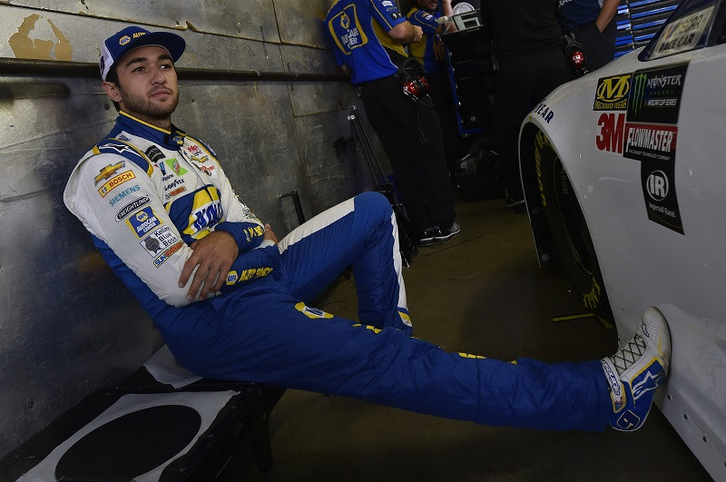 Inspiredlovers Chase-Elliott-NAPA-9-Michigan-2018-100th-start-top-ten-garage “Gotta Get His SH*T Together”: Chase Elliott and Alex Bowman Now On Hot Seat as Their Boss Decleared Warning Sports  NASCAR News Chase Elliott 