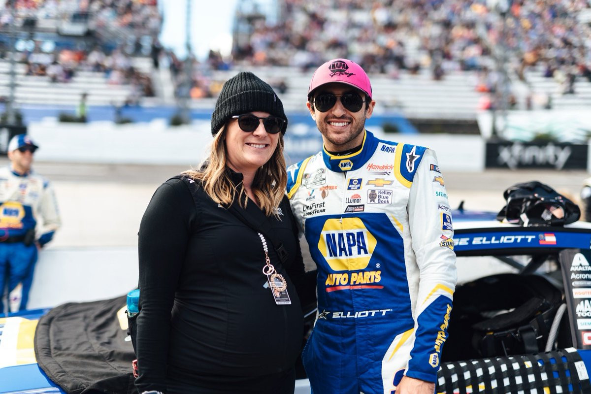 Inspiredlovers FDIrM9KWQAITxTO Chase Elliott gives Lady Luck her dues Sports  Chase Elliott 