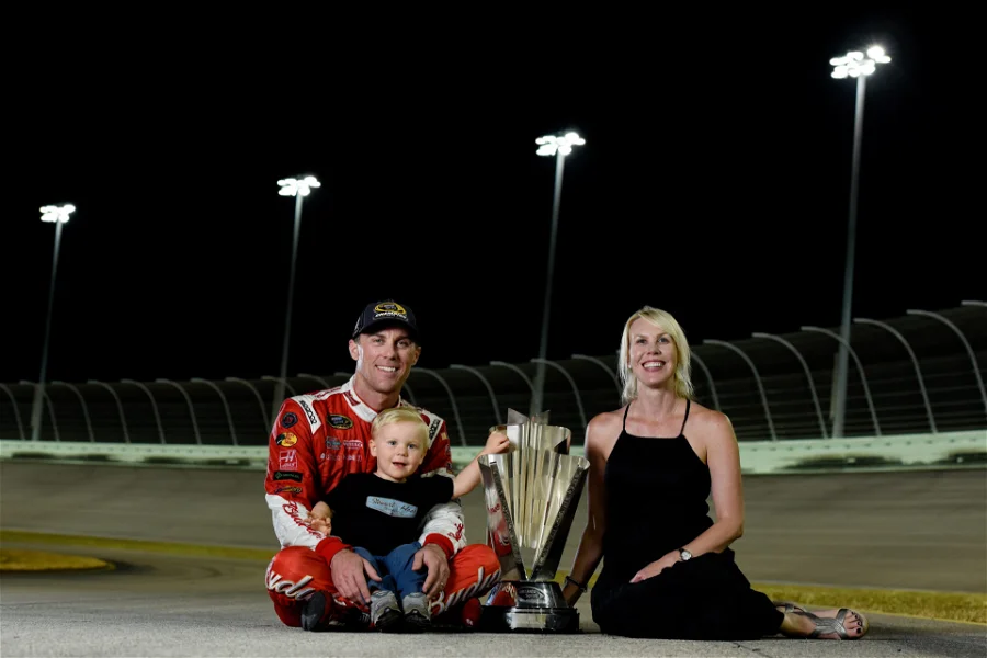 Inspiredlovers GettyImages-459098710 "It Shouldn't be With My Wife”: Kevin Harvick Discloses Post-Retirement’s ‘Eye Opening’ Experience After FOX’s Exit Sports  Kevin Harvick 